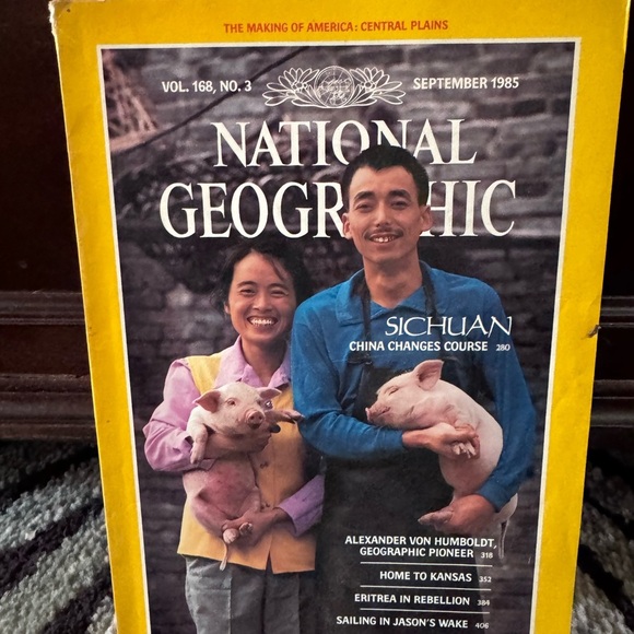 National Geographic: Complete 1985 Issues with Maps - Picture 10 of 13